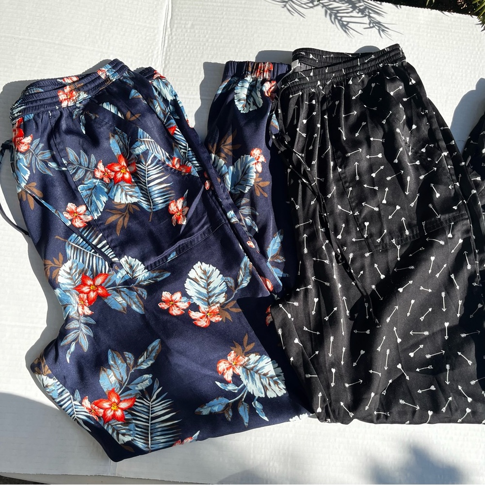 Silky satin pants tropical print and arrow print